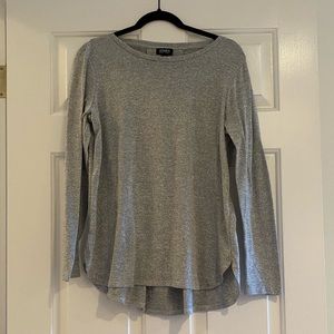 Jones New York gray women’s long sleeve sweater top. Size M.